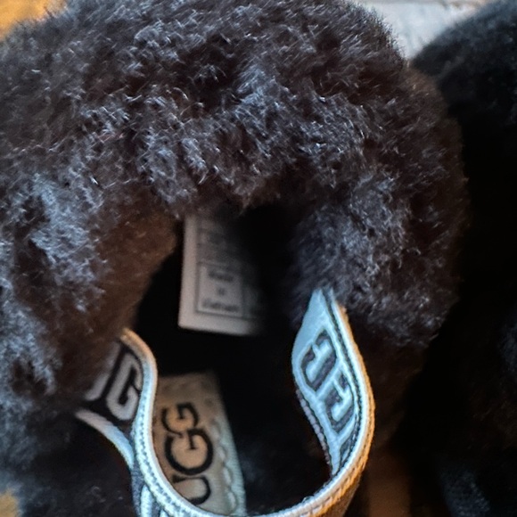 Baby UGG Slippers - Picture 3 of 4